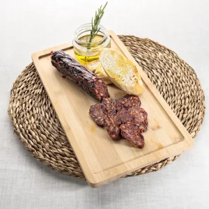 Embutidos elaborados con carne de caza de ciervo. Chorizo de carne de ciervo seleccionada 100% natural.