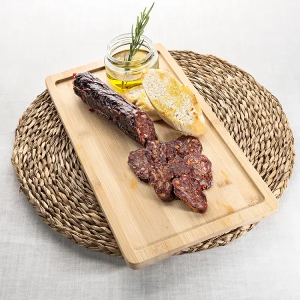 Embutidos elaborados con carne de caza de ciervo. Chorizo de carne de ciervo seleccionada 100% natural.